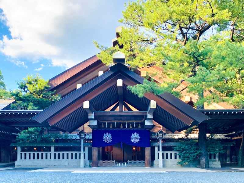 Verken de Atsuta Jingu-schrijn in Japan met jeugdreizen naar Japan – een heilige en historische bestemming.